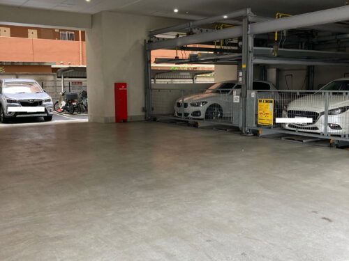 (駐車場)