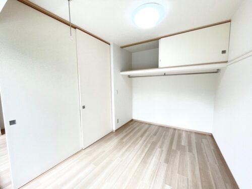 (室内) (室内)