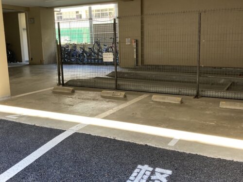 (駐車場)